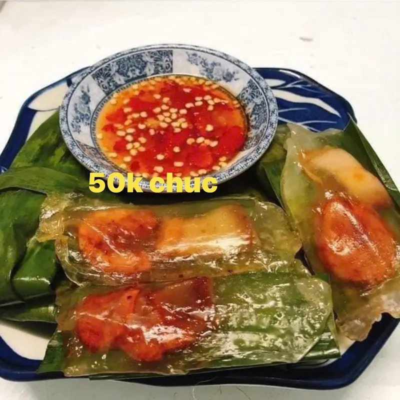Bánh lọc tôm thịt kèm chén nước mắm ớt